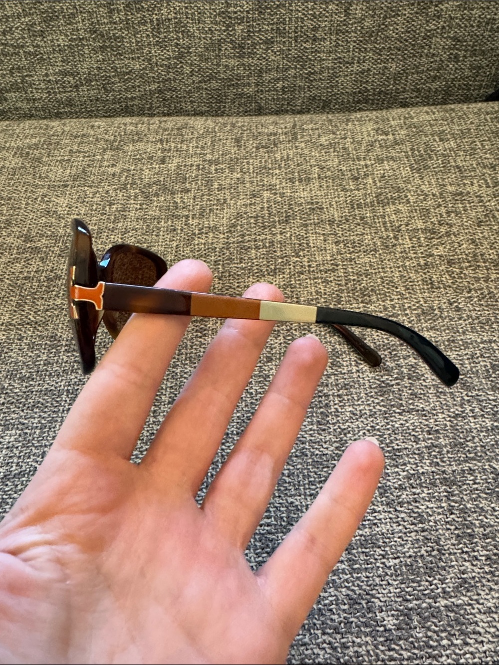 Tory Burch Brown Gradient Sunglasses with Orange Logo Case - Picture 4 of 6